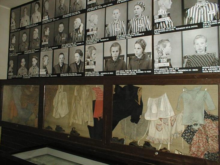 Zdjęcia - Auschwitz I. Exhibition department,Photograph by Ryszard Domasik.jpg