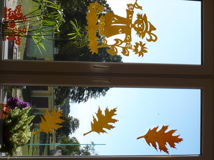 jesień - okno mojej klasy1.JPG