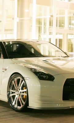 Motoryzacja - White GTR.jpg