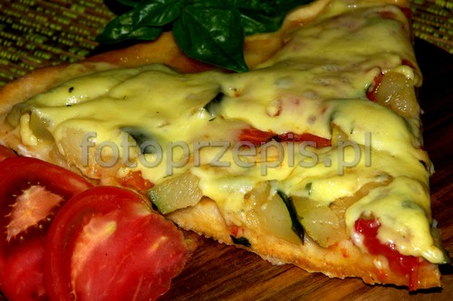 Przepisy na dania wloskie - Pizza z cukinia i pomidorem.jpg