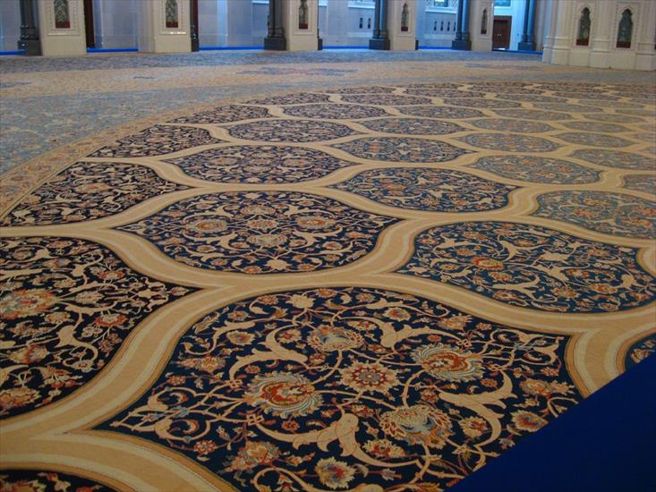 Architecture - Sultan Qaboos Grand Mosque in Muscat -  Oman carpet.jpg