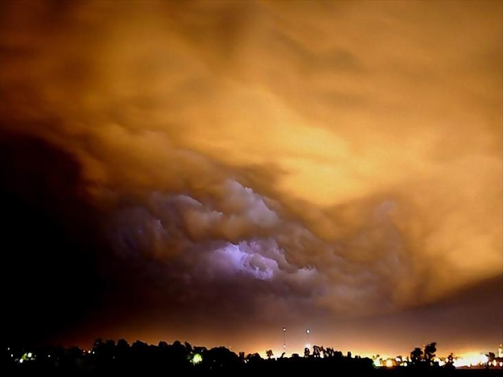 Dziwne zjawiska na niebie - Stormy Wheather05.jpg
