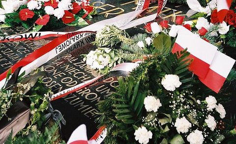 Święto Niepodległości - grób piłsudkiego z wikimedii fragment.bmp
