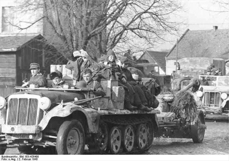Sprzęt pancerny i opancerzony - Bundesarchiv_Bild_183-H26408,_Rckzug_deutscher_Truppen_auf_Breslau.jpg