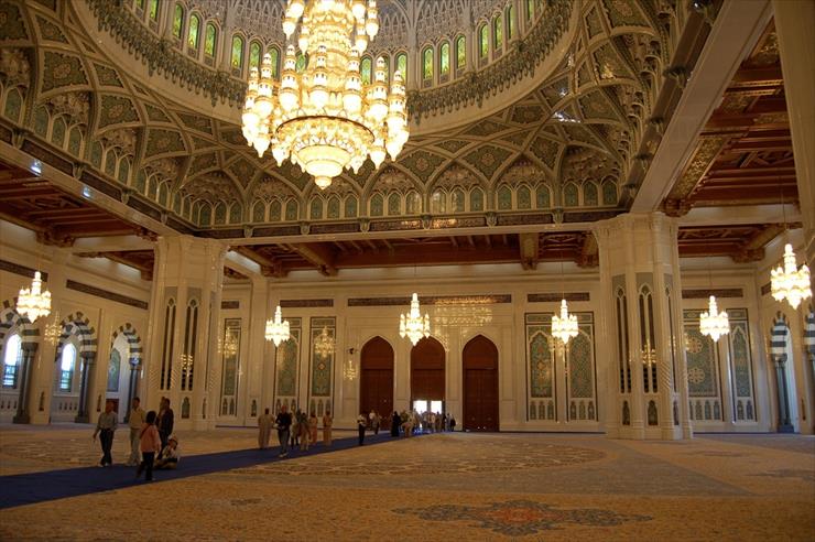 Architecture - Sultan Qaboos Grand Mosque in Muscat -  Oman main prayer hall.jpg