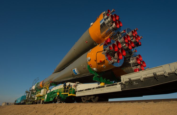 Nasa - Expedition 35 Soyuz Rollout1.jpg