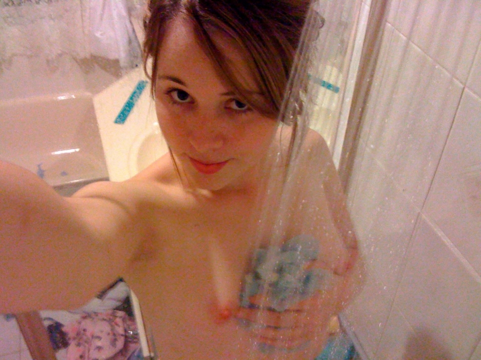 Nude selfies from various hot amateur babes - 150232_3.jpg