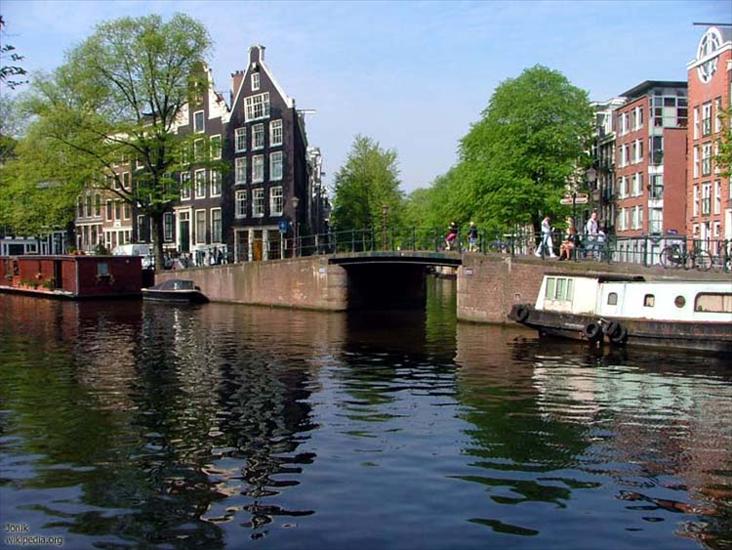 Amsterdam - Canals_of_Amsterdam_-_Jordaan_area.jpg