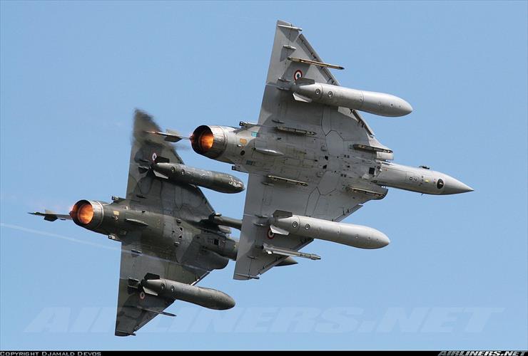 Mirage 2000  francuski samolot myśliwski i myśliwsko-szturmowy - Formacja Mirage 2000 w locie 3.jpg