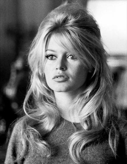 Brigitte Bardot - FxJPjtCWAAAhiKg.jpg